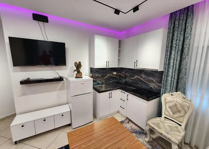 Class House * 地拉那